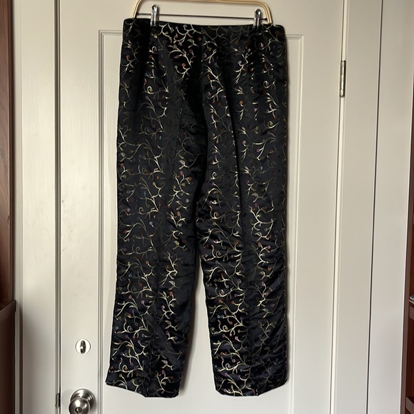Silk box XL floral Silk Black Floral Pants - Picture 3 of 5